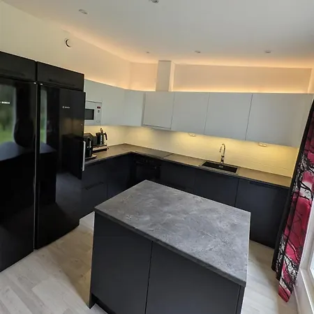 Cozy Villa, Hot Tube And Cinema Villa *