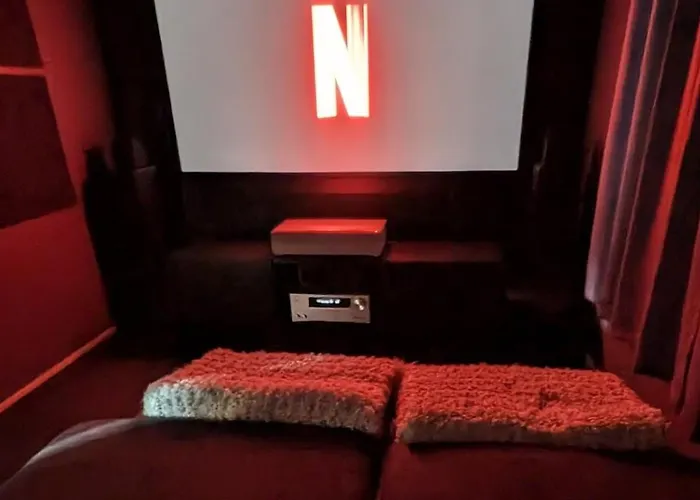 וילה Cozy Villa, Hot Tube And Cinema *